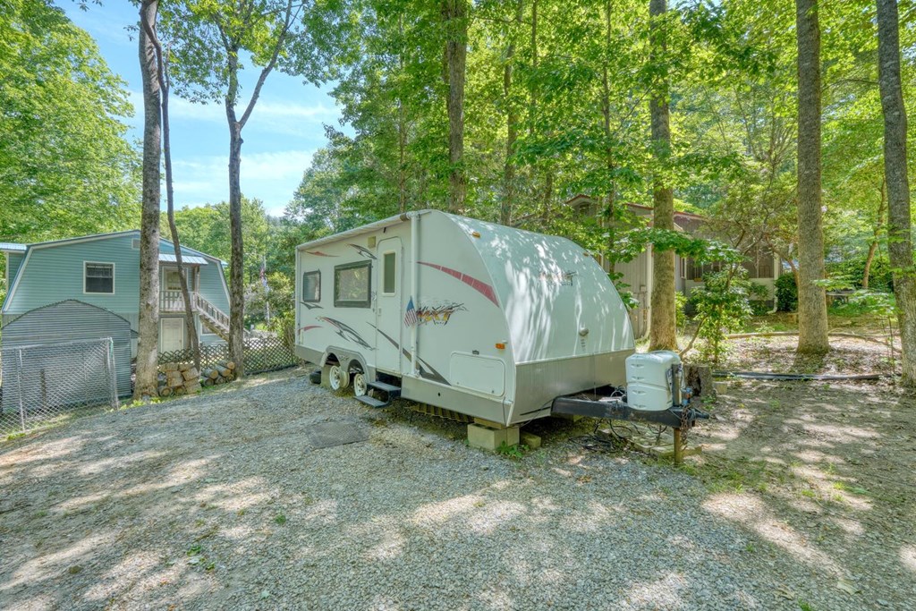 431049  Fixer Upper