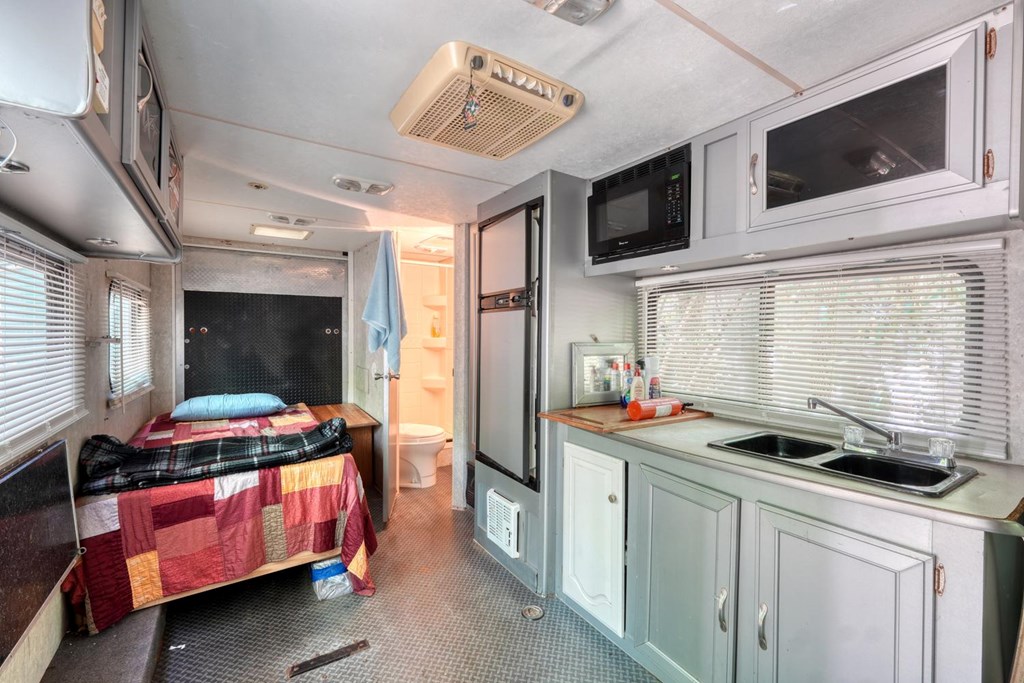 431049  Fixer Upper