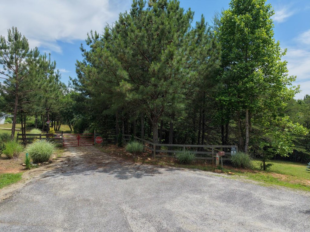 431129 Blairsville
 Land