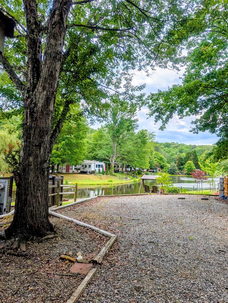 431213 Blairsville
 Land