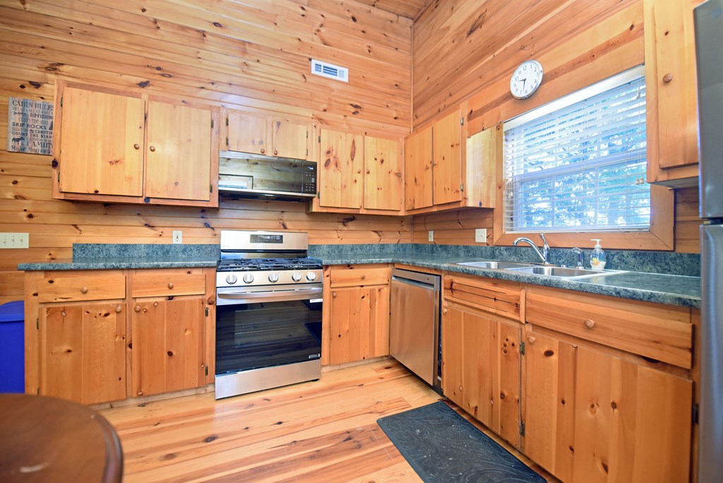 431216 Mineral Bluff Active