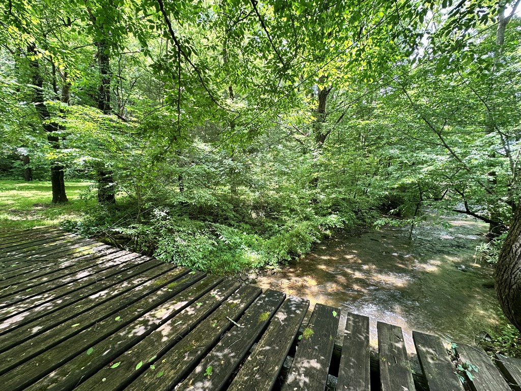 431218 Hayesville
 Land