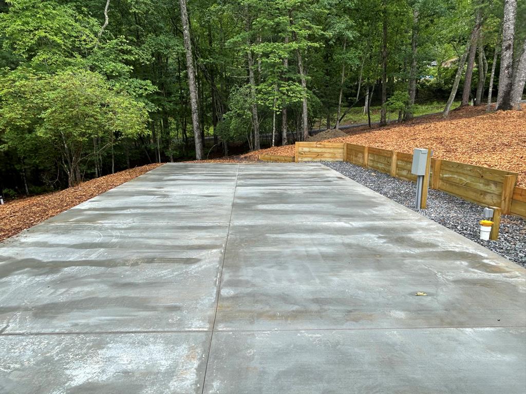431276 Mineral Bluff
 Land