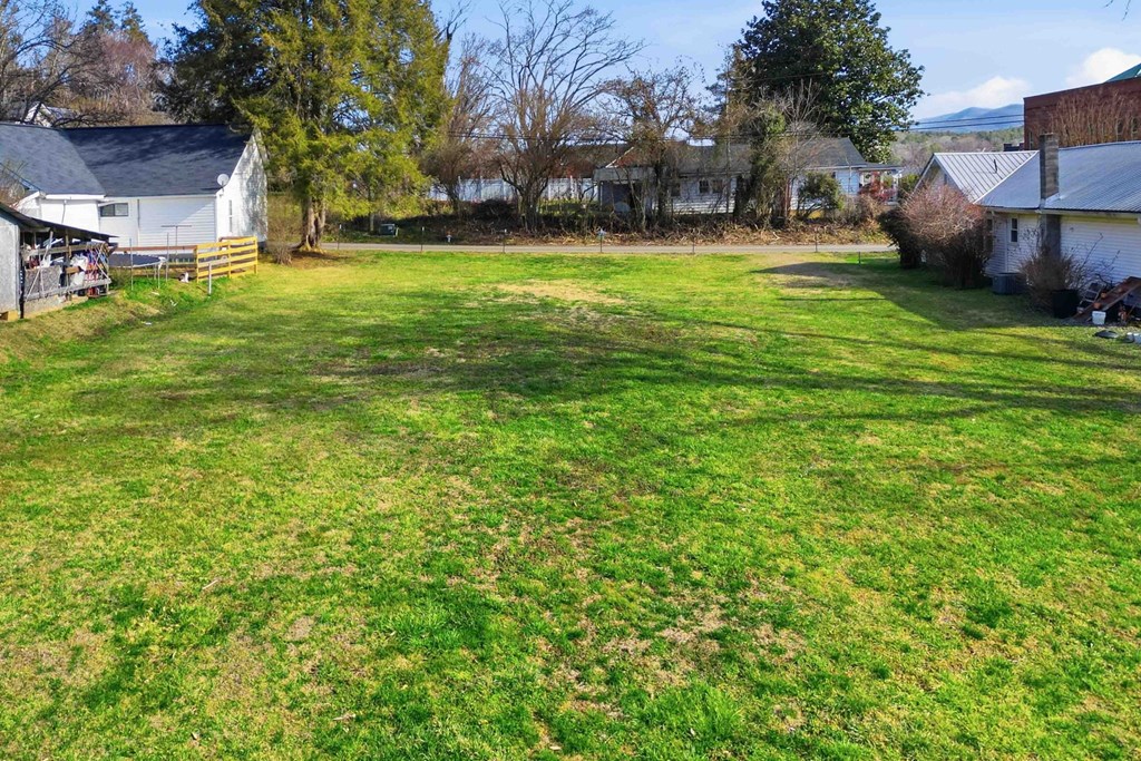 431371 Ellijay
 Land