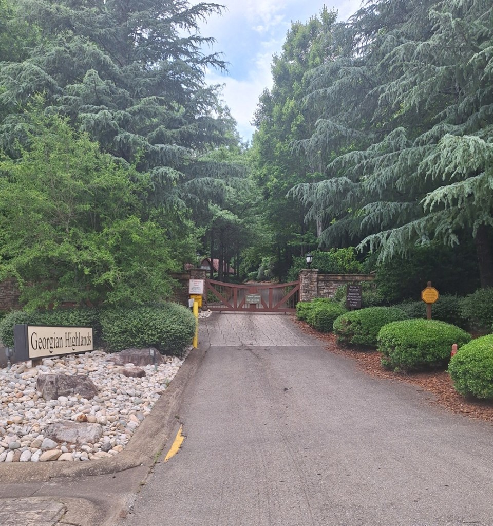 431504 Morganton
 Land