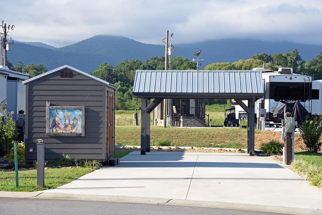 431550 Blairsville
 Land