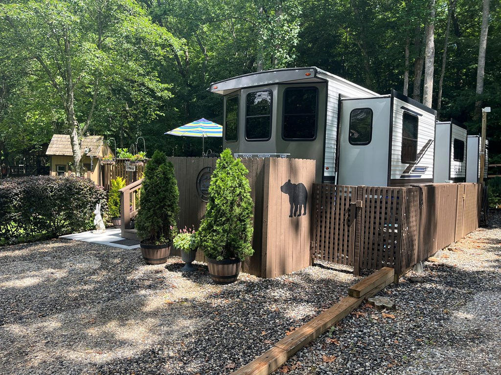 431590 Blairsville
 Land