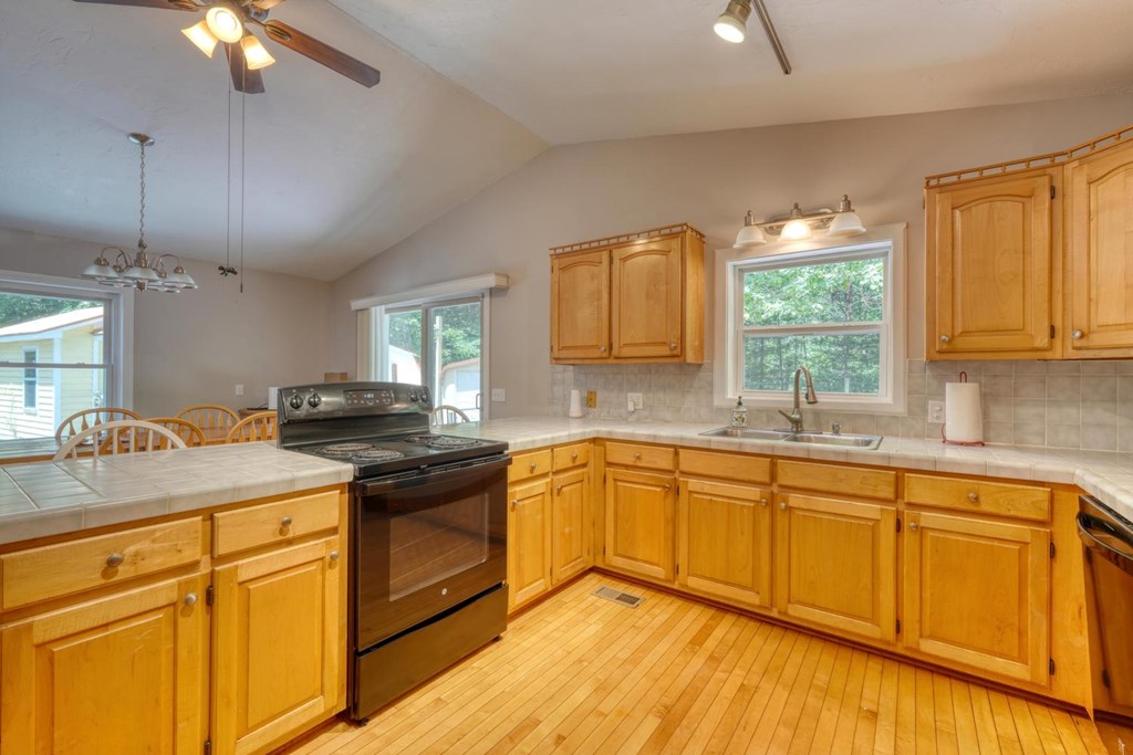 431625  Fixer Upper