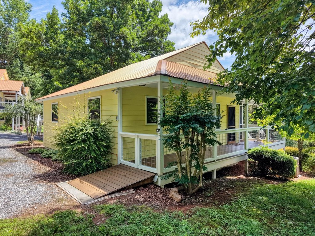 431625  Fixer Upper