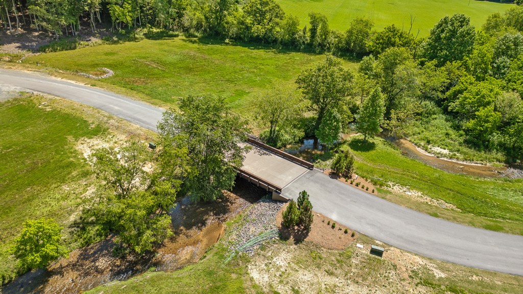 431657 Morganton
 Land