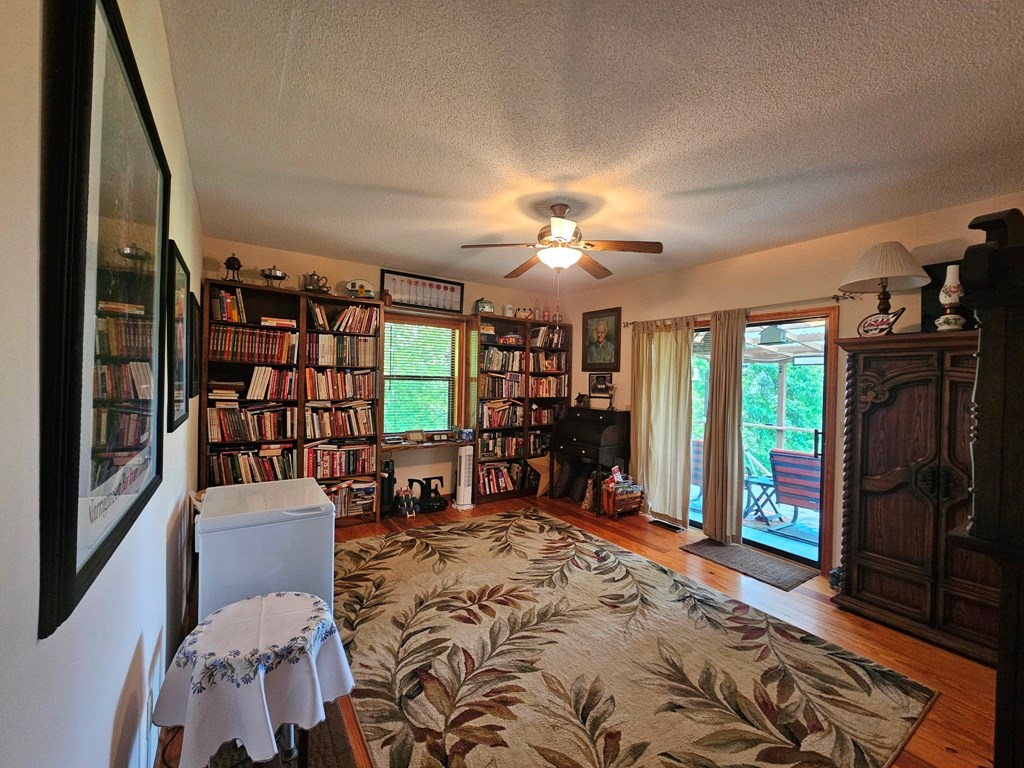 431693 Murphy Active