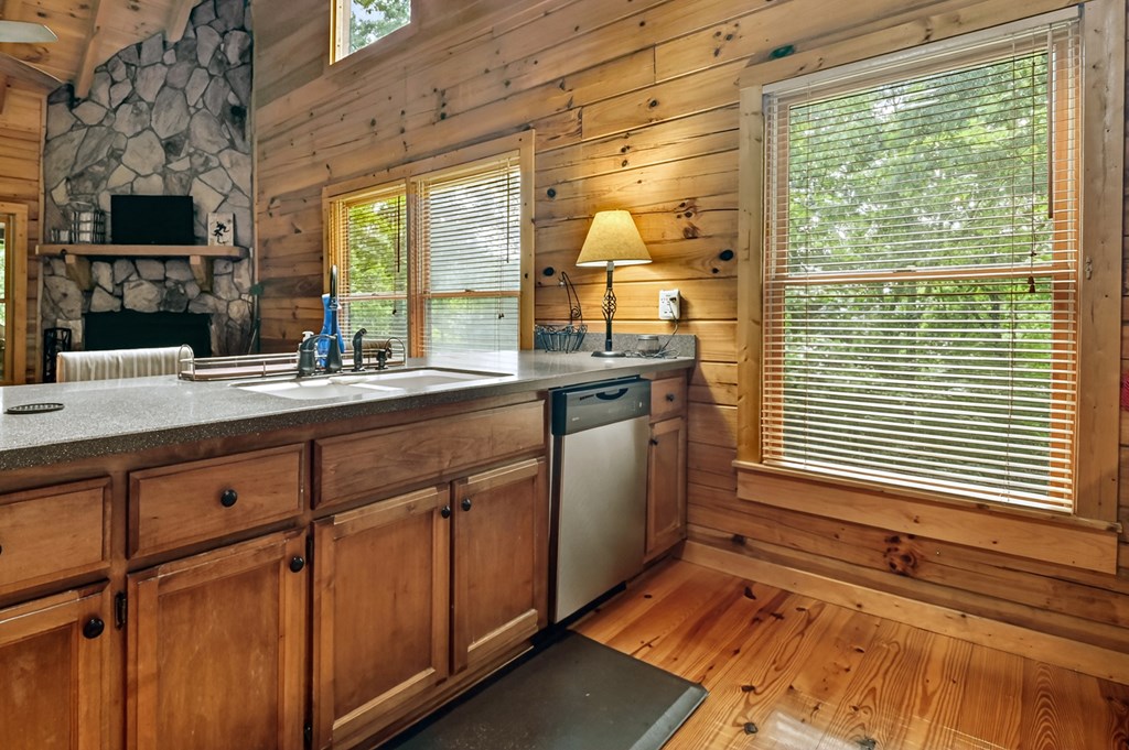432745 Blue Ridge Active