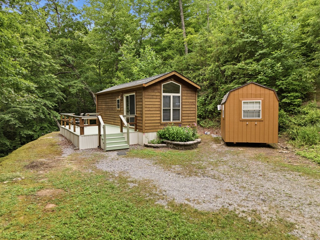 432759 Hayesville Active