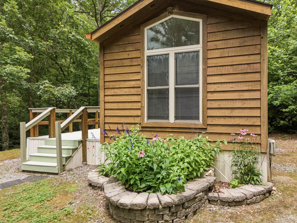 432759 Hayesville Active