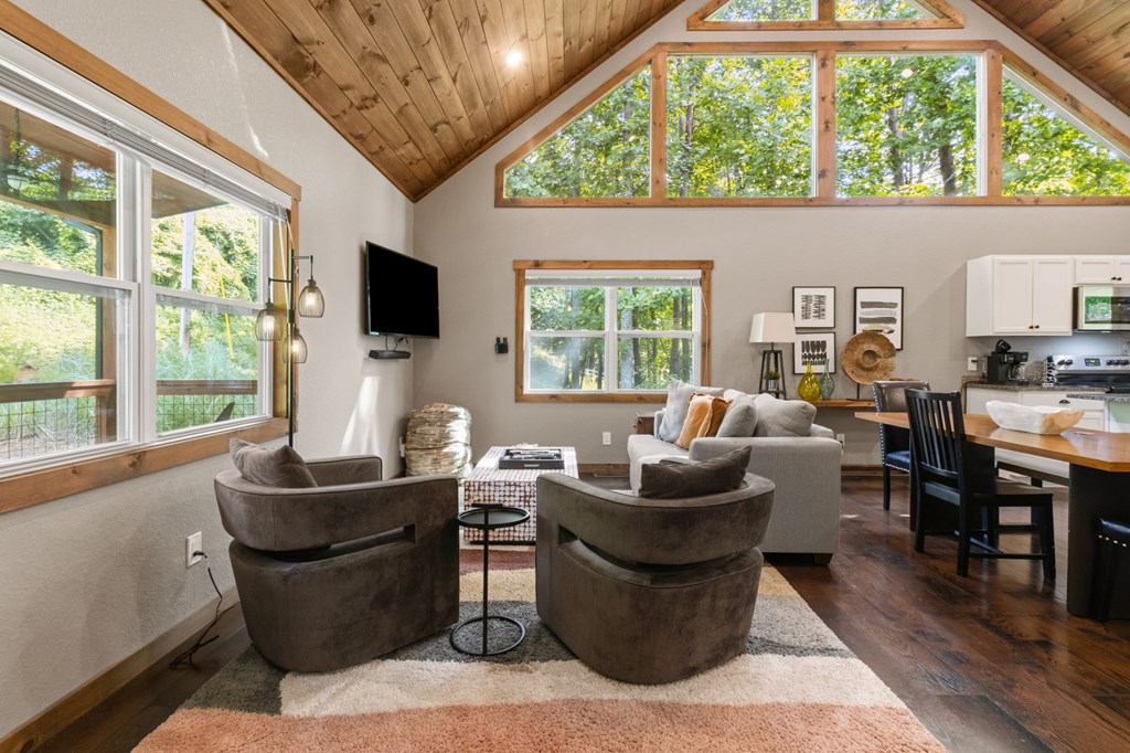 432762 Blue Ridge Active