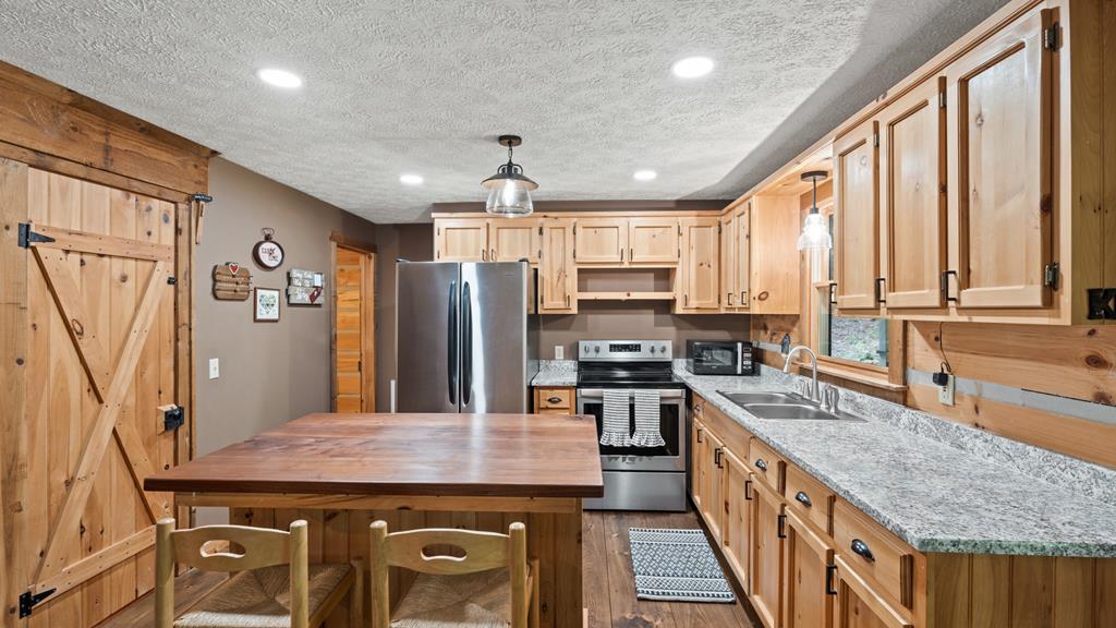 432779 Blue Ridge Active