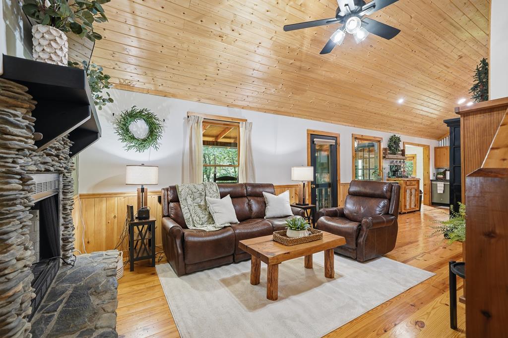 432847 Blue Ridge Active