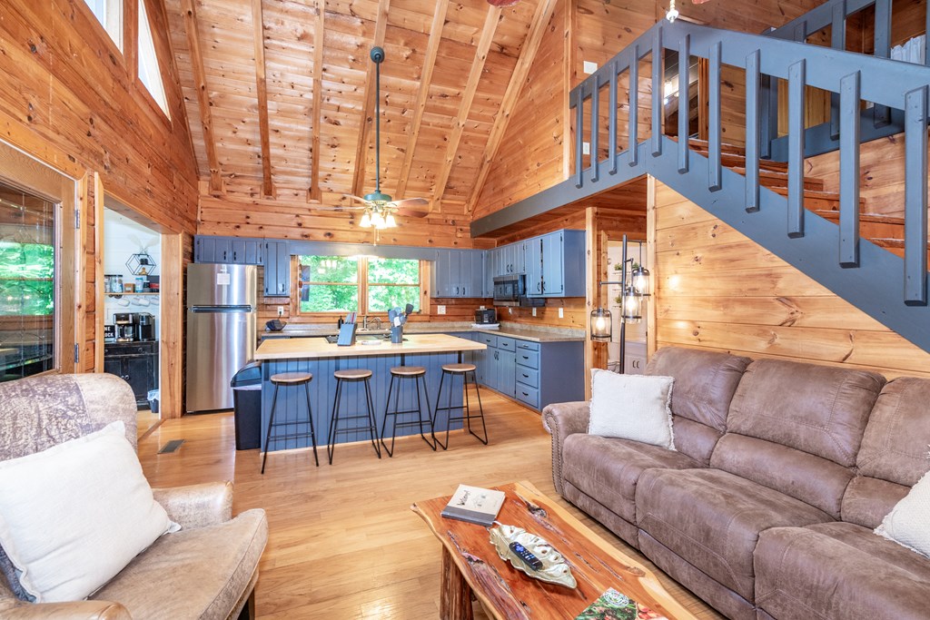 432851 Blue Ridge Active