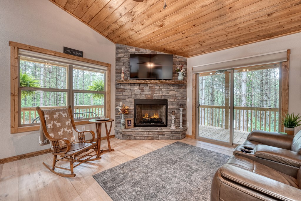 432880 Hayesville Active