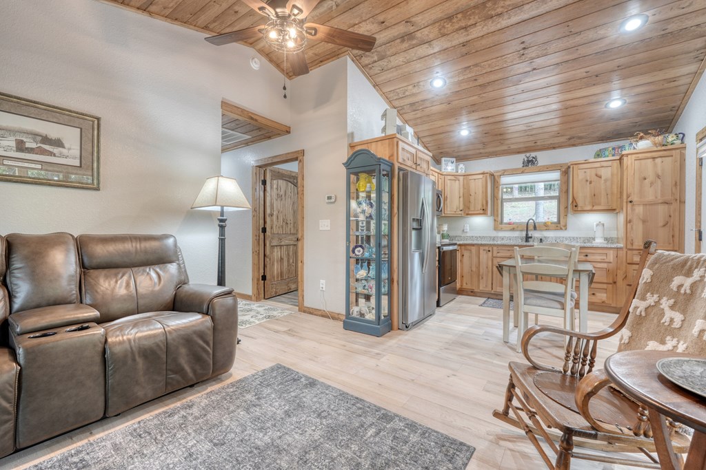 432880 Hayesville Active