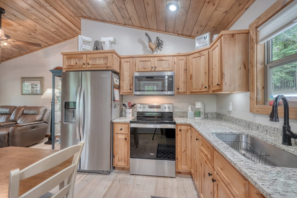 432880 Hayesville Active