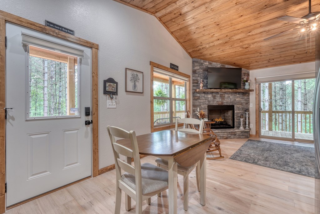 432880 Hayesville Active
