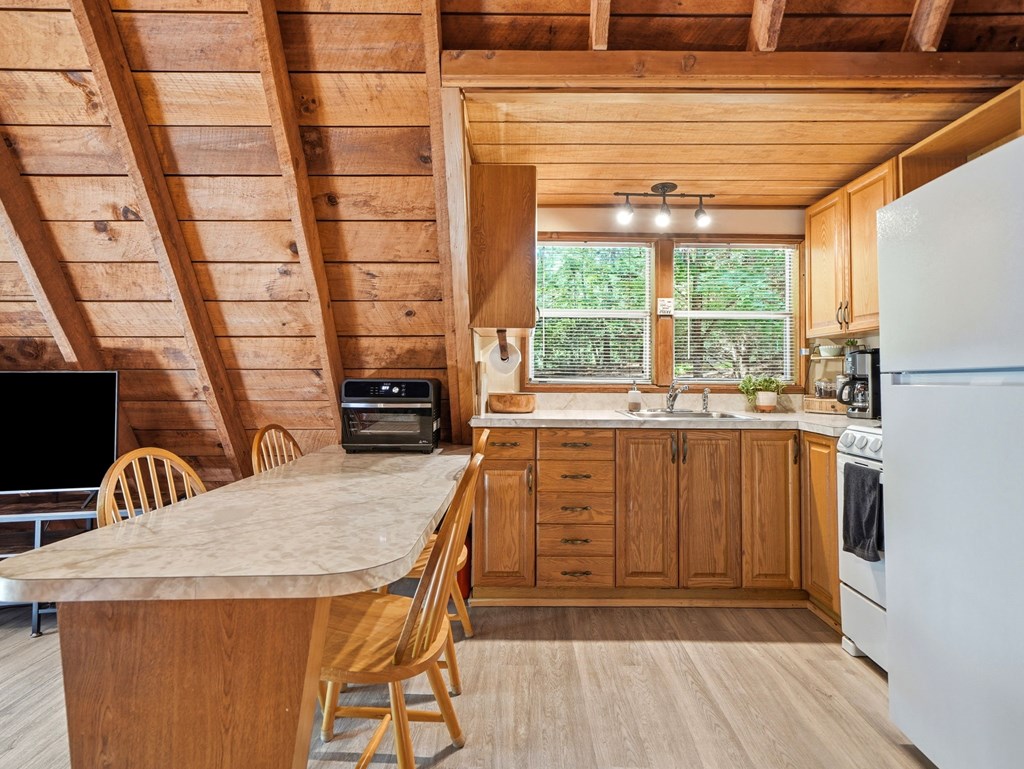 432916 Morganton Active