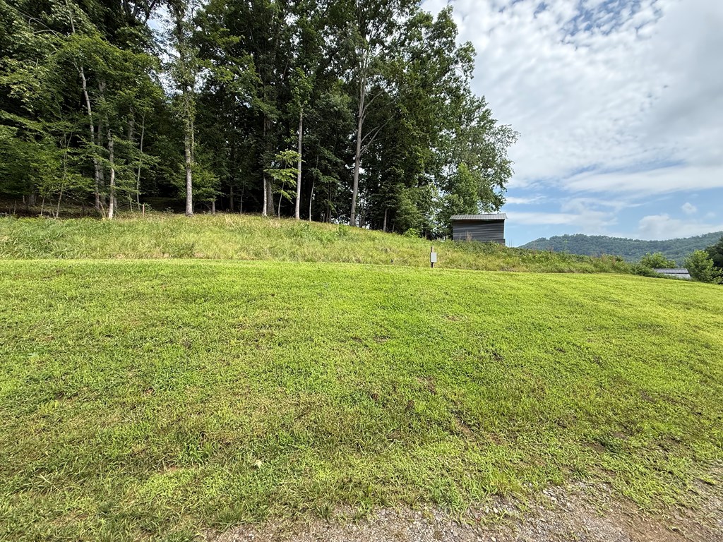 433927 Hayesville
 Land