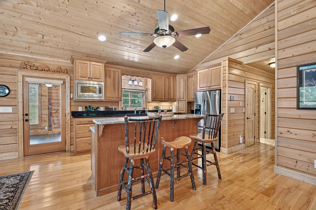 433937 Blue Ridge Active