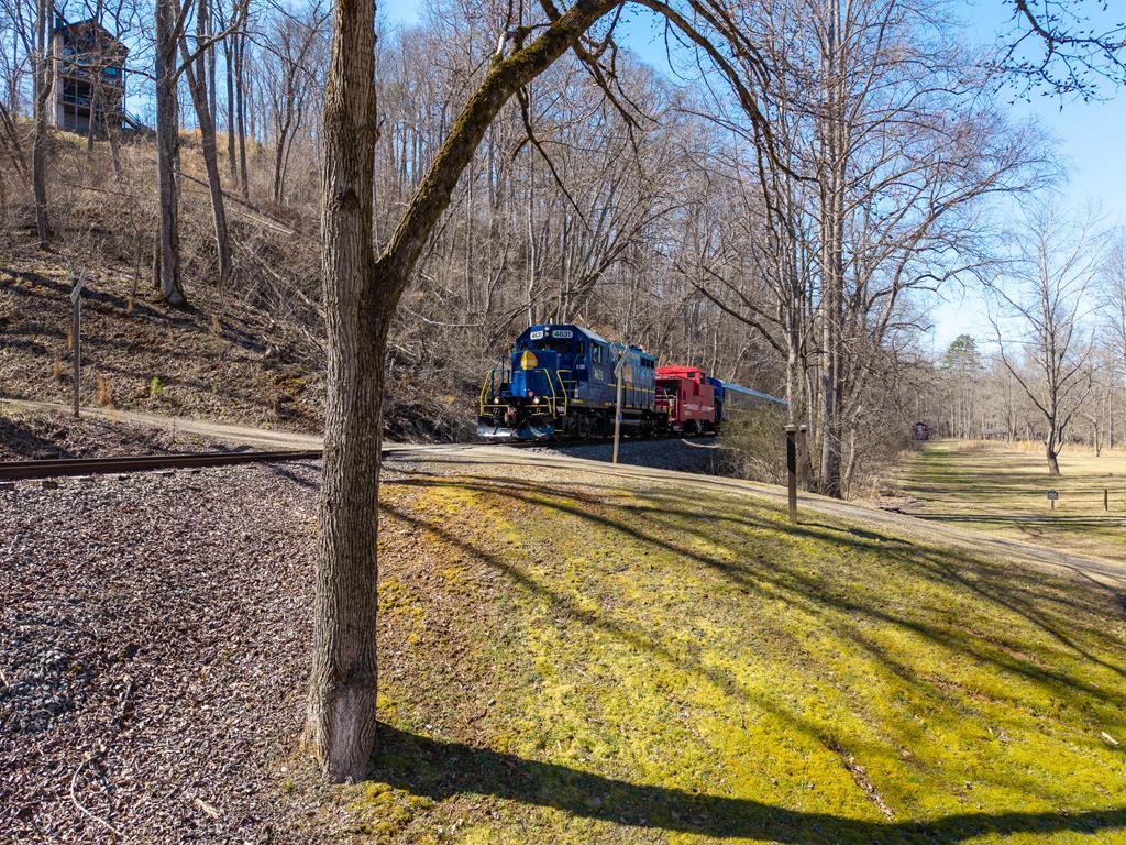 433943 Blue Ridge Active