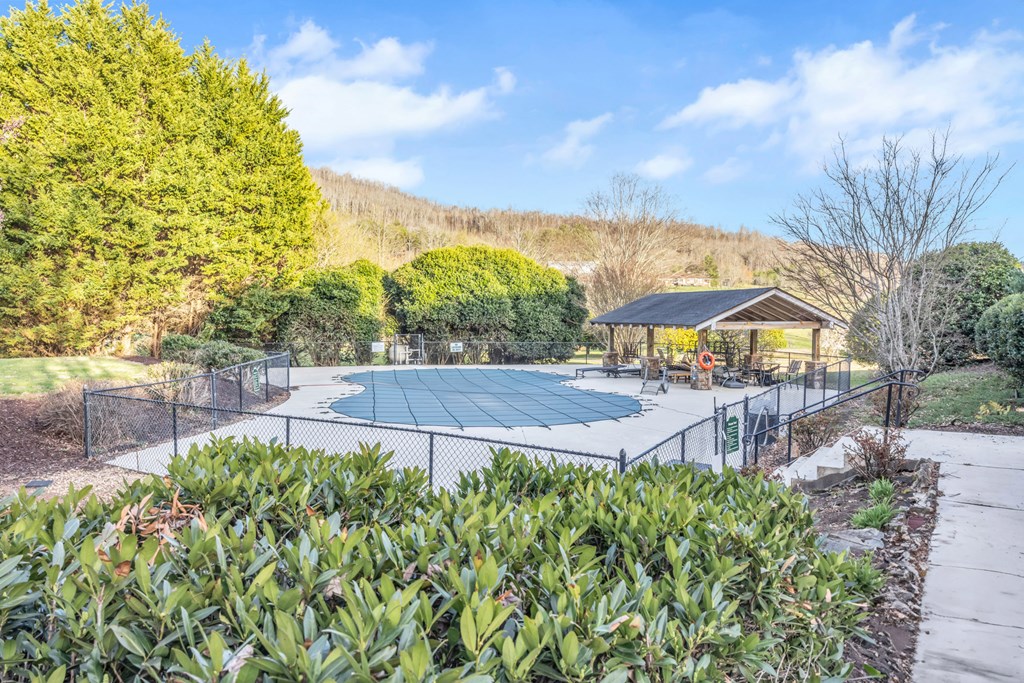 433971 Hayesville
 Land