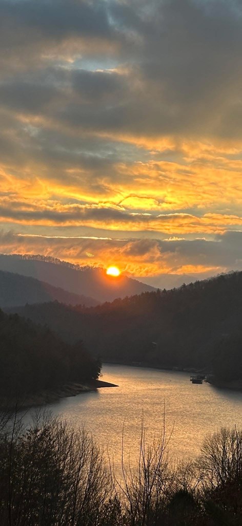 433983 Blue Ridge Active