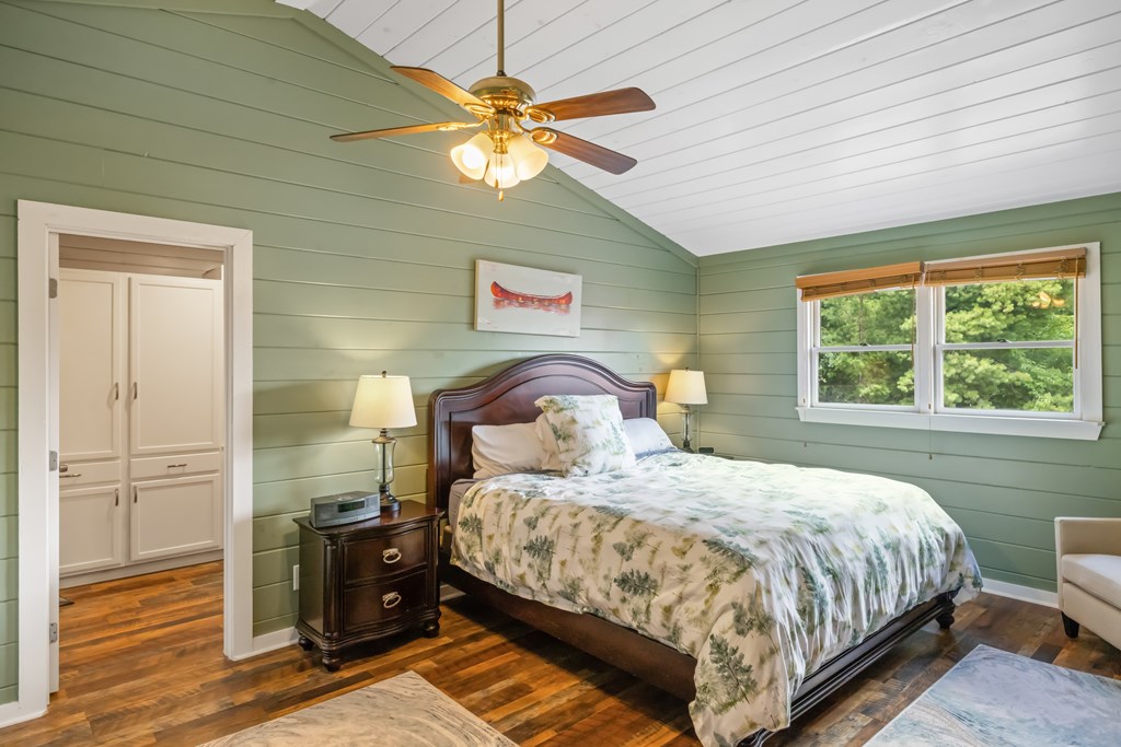 433983 Blue Ridge Active