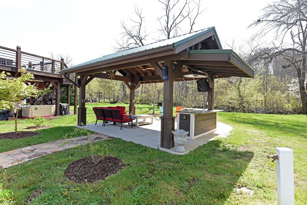 433987 Blairsville
 Land