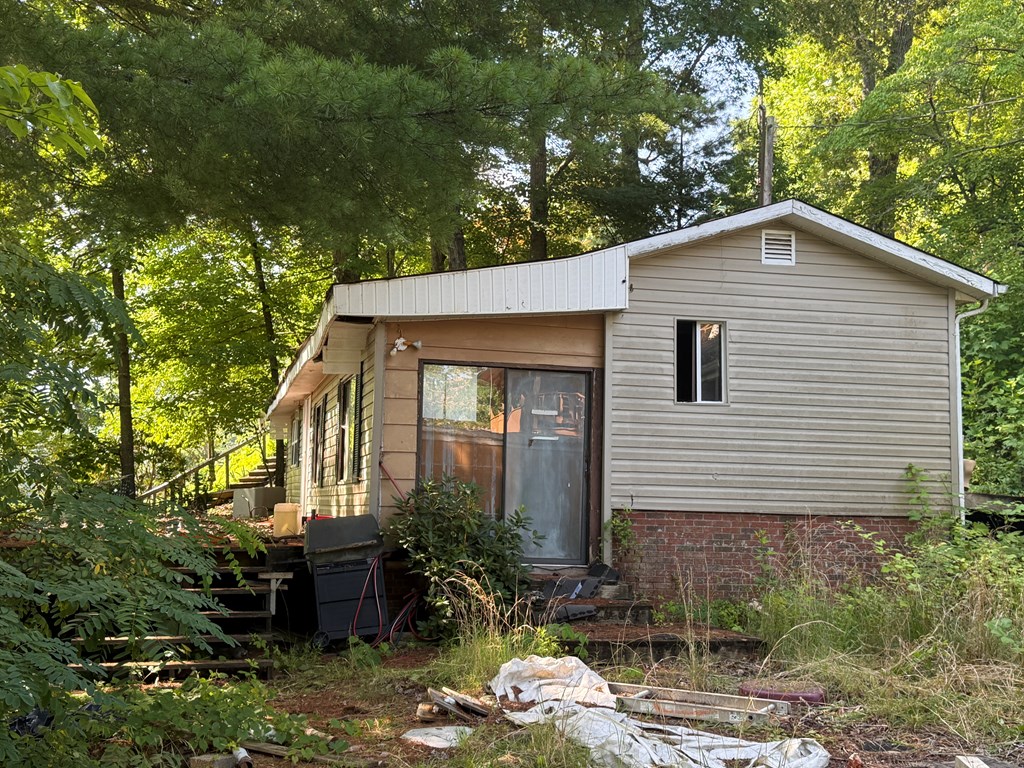 433990 Hayesville
 Land