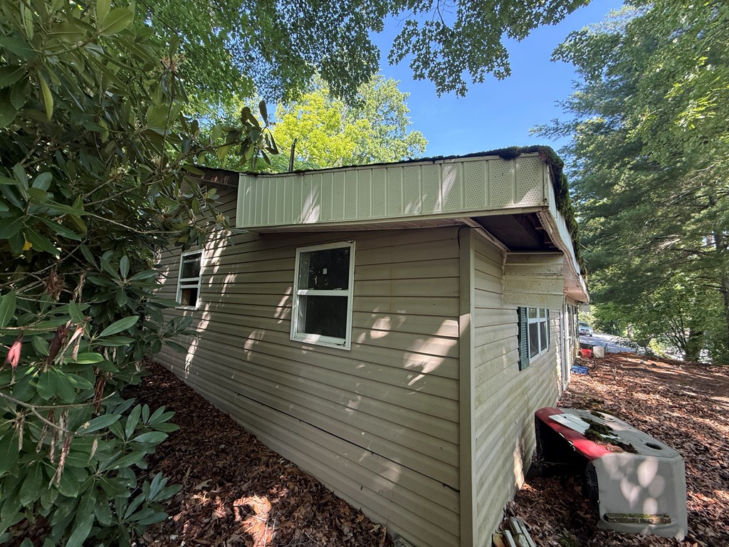 433990 Hayesville
 Land