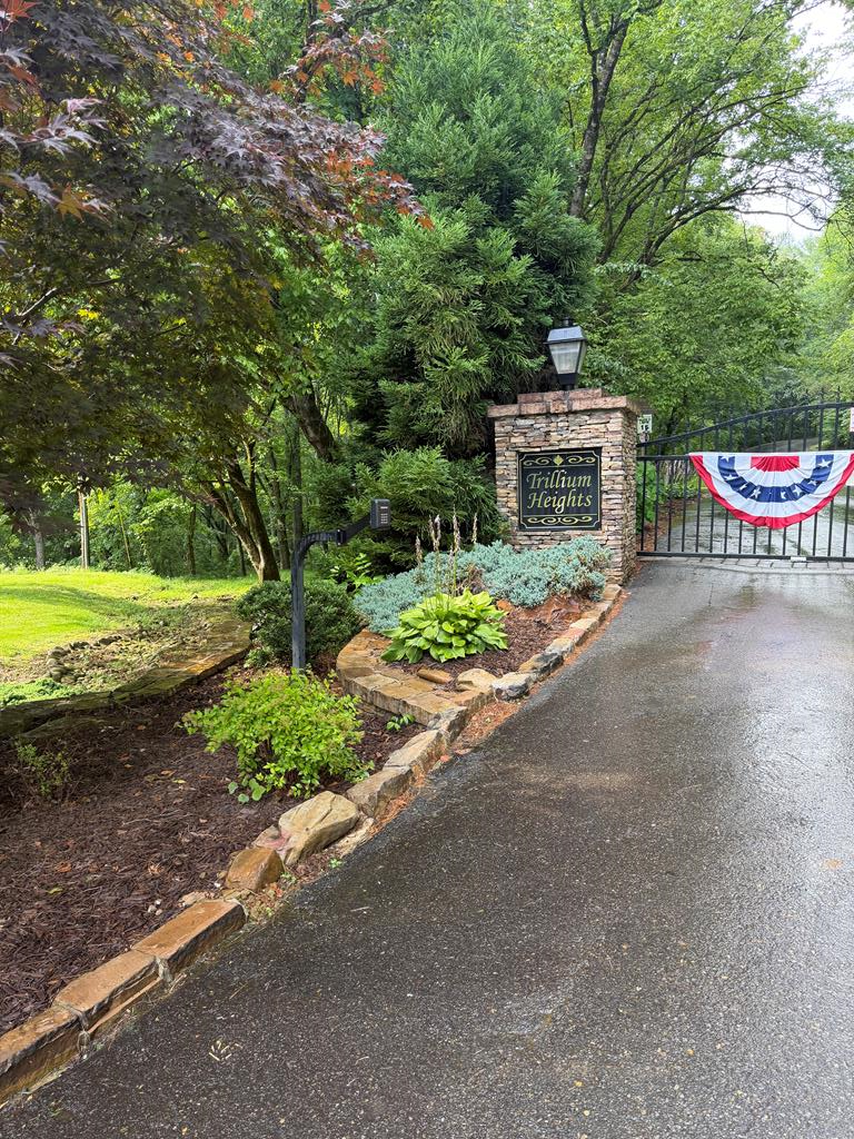 434037 Hayesville
 Land