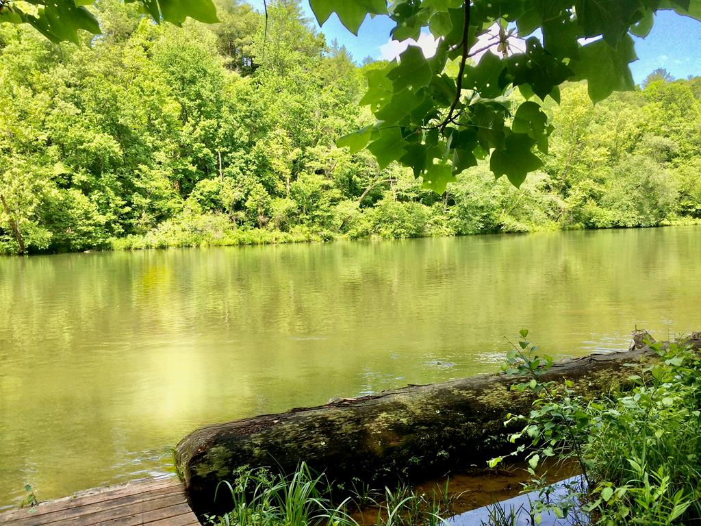 434037 Hayesville
 Land