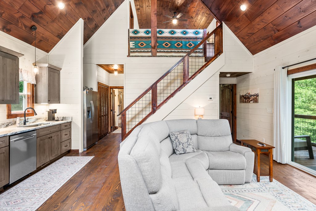434043 Brasstown Active