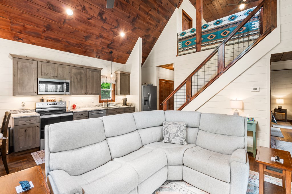 434043 Brasstown Active