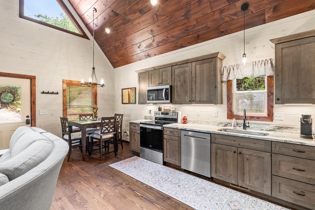 434043 Brasstown Active