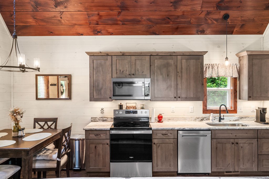 434043 Brasstown Active