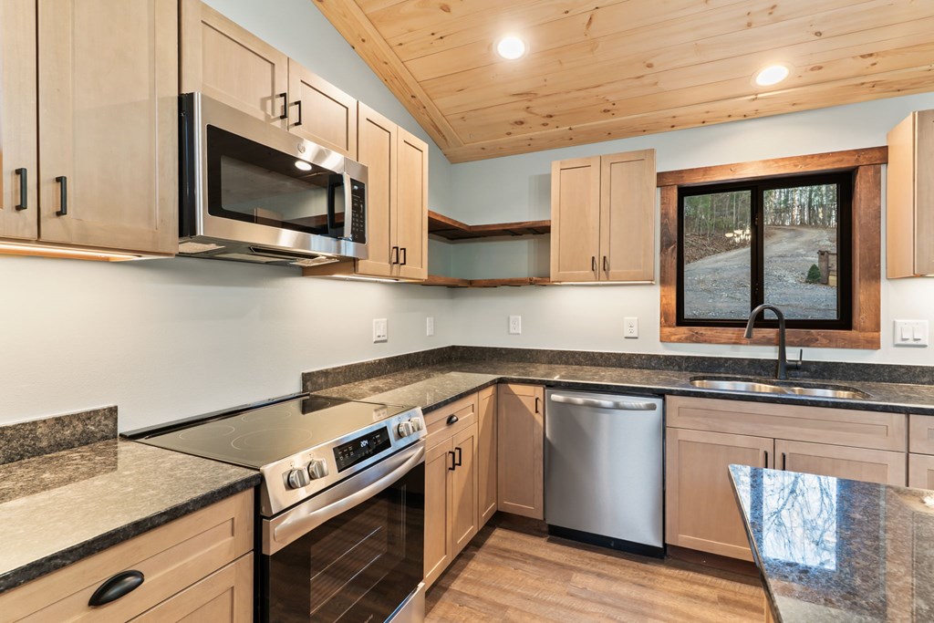 434073 Mineral Bluff Active
