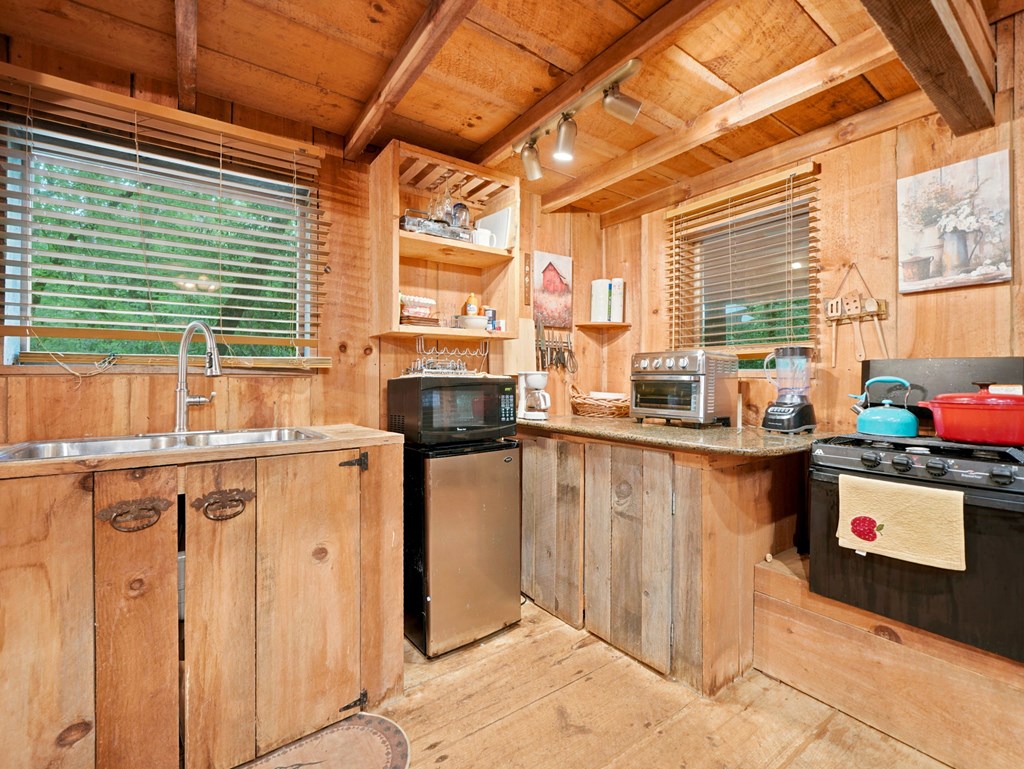 434088 Blue Ridge Active