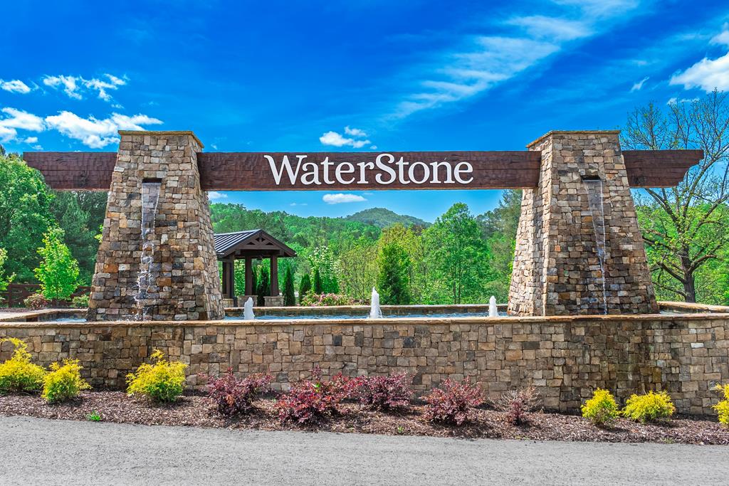 434185 Mineral Bluff
 Land