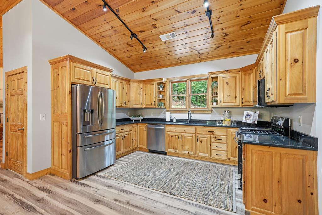 434203 Ellijay Active