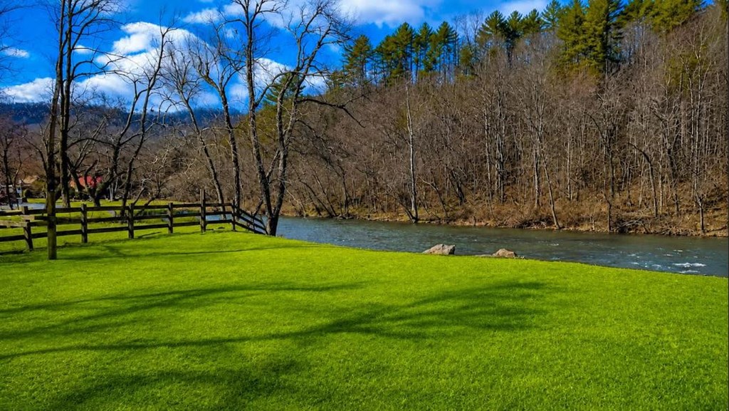 434216 Hayesville
 Land