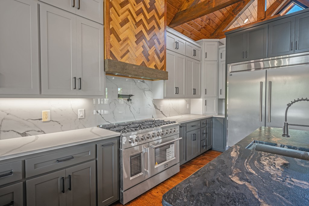 434228 Mineral Bluff Active