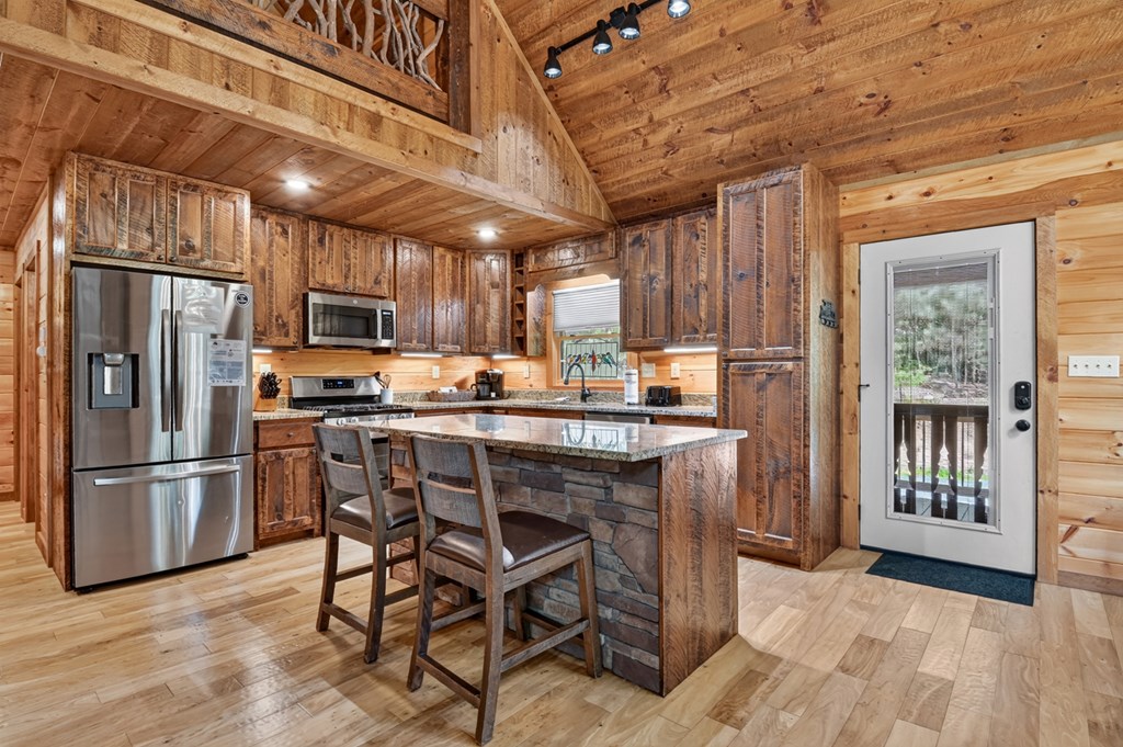 434313 Mineral Bluff Active