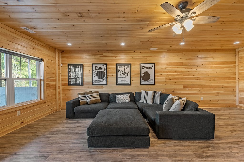 434318 Mineral Bluff Active